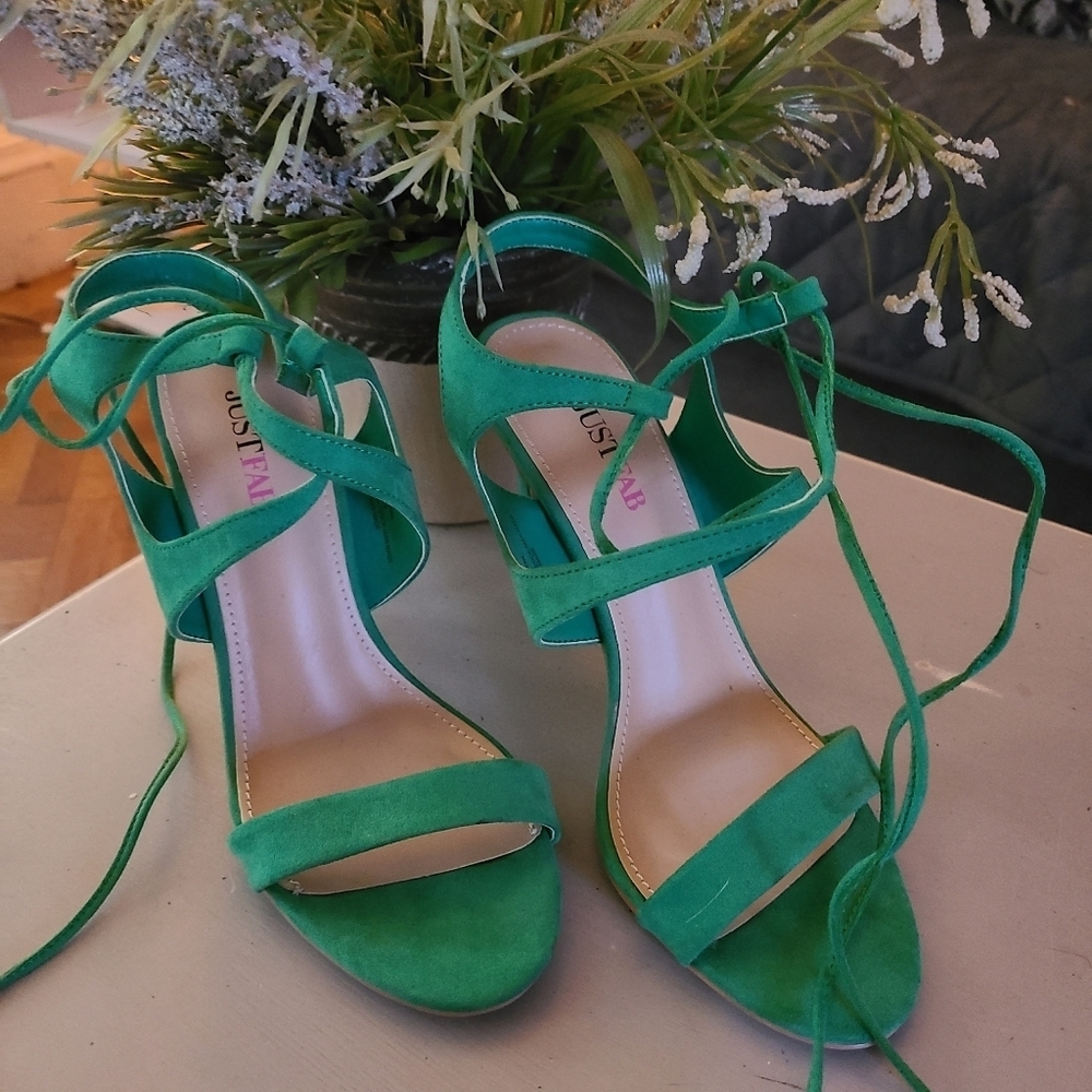 GREEN SUEDE TIE UP SANDLES / HEELS SZ 7.5 HP🔥🔥🔥